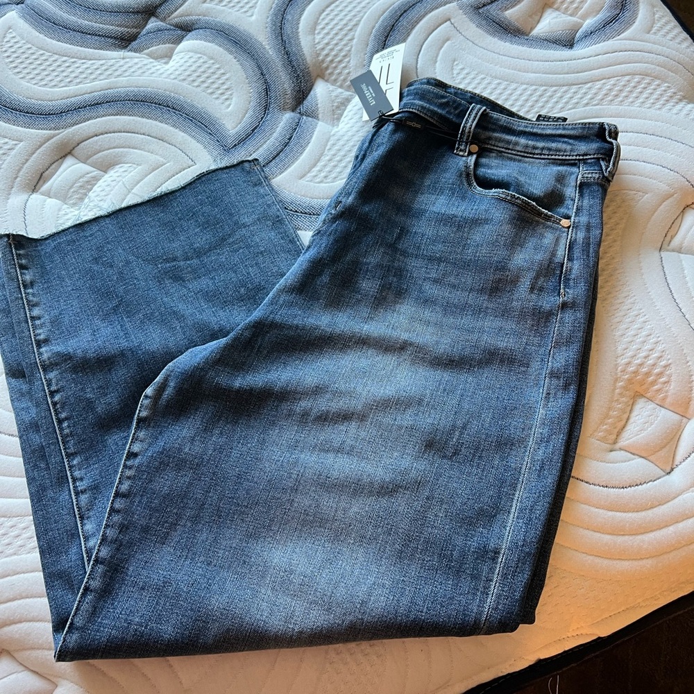 Liverpool Jens Eco Stride hi Rise crop NWT 16